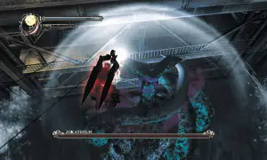 Dante walczy z potworem w Devil May Cry HD Collection. Spolszczenie gry pozwala cieszyć się tym starciem.