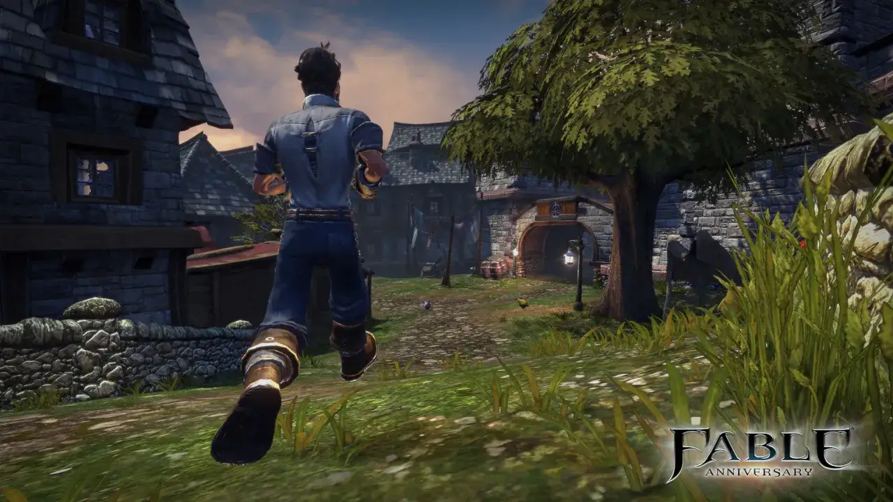 Bohater biegnie przez wioskę w grze Fable Anniversary. Spolszczenie tej klasycznej przygody czeka!